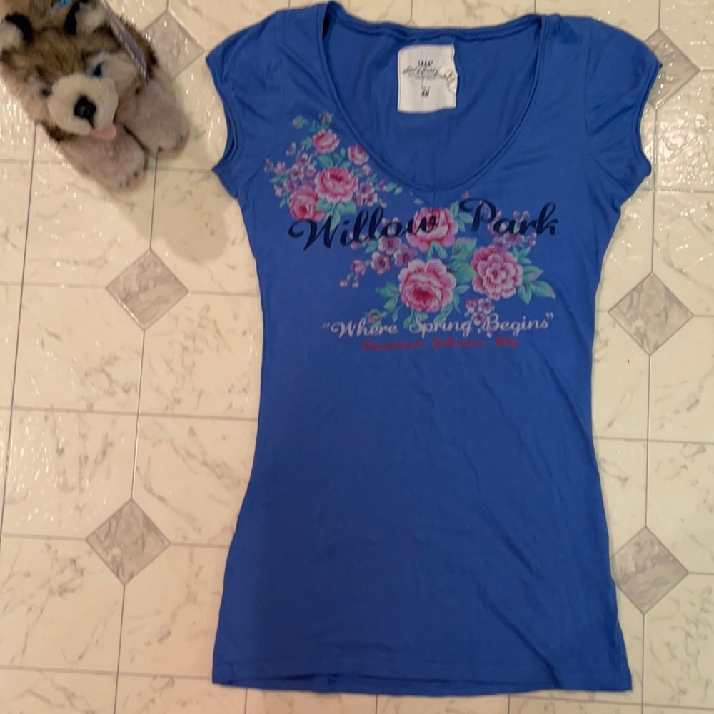 H&M Graphic print tee size XS